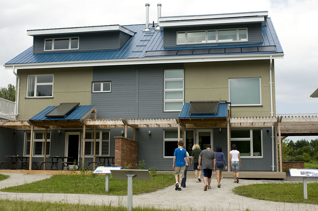 students tour Archetype Sustainable House at Kortright Centre