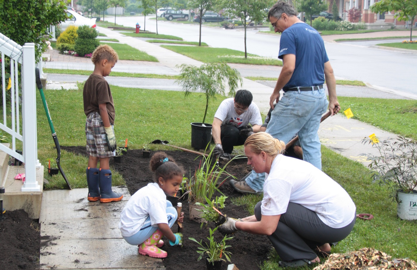Local residents work on a Lake Wilcox SNAP eco-landscaping project