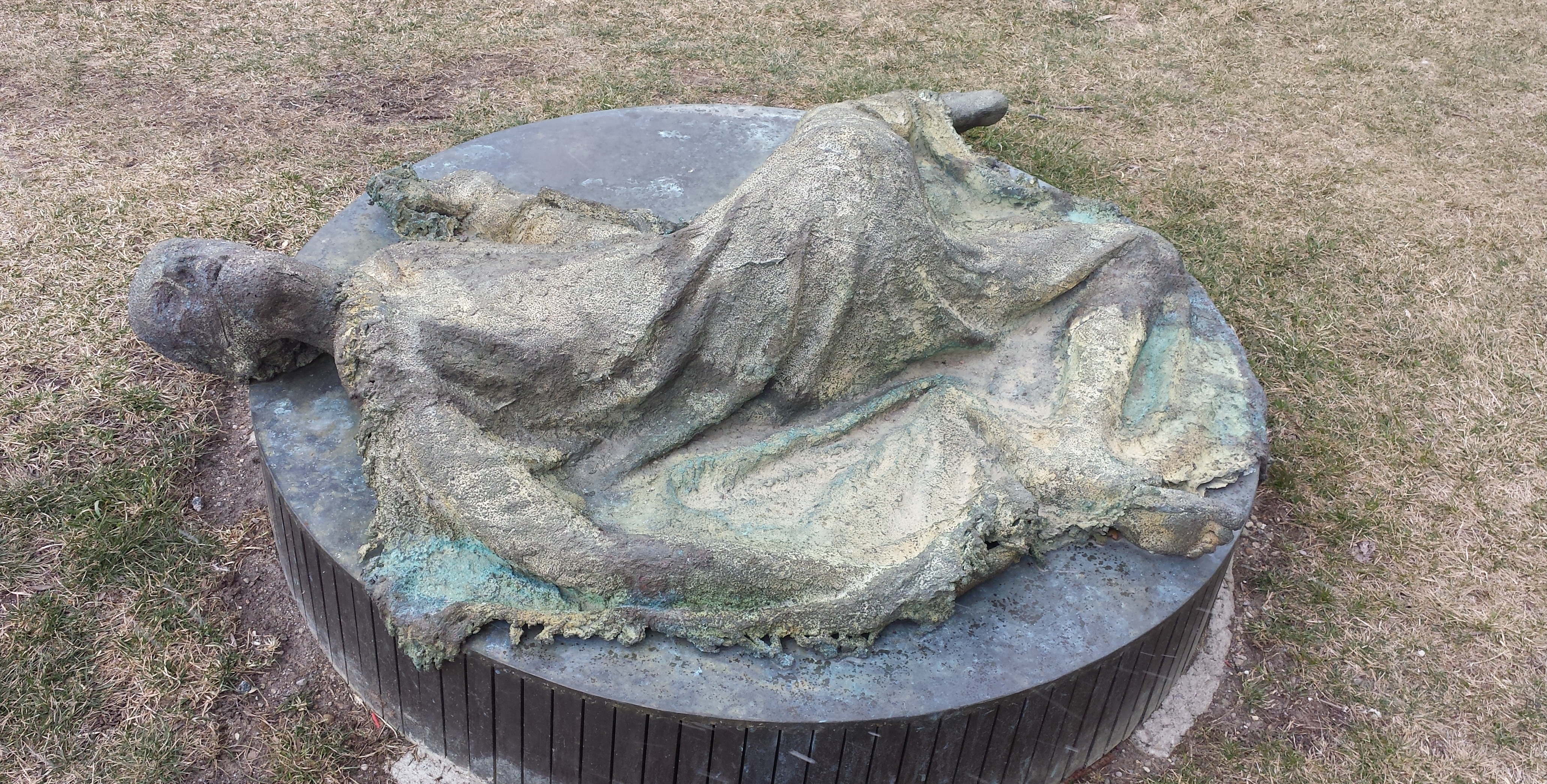 Statue in Ireland Park