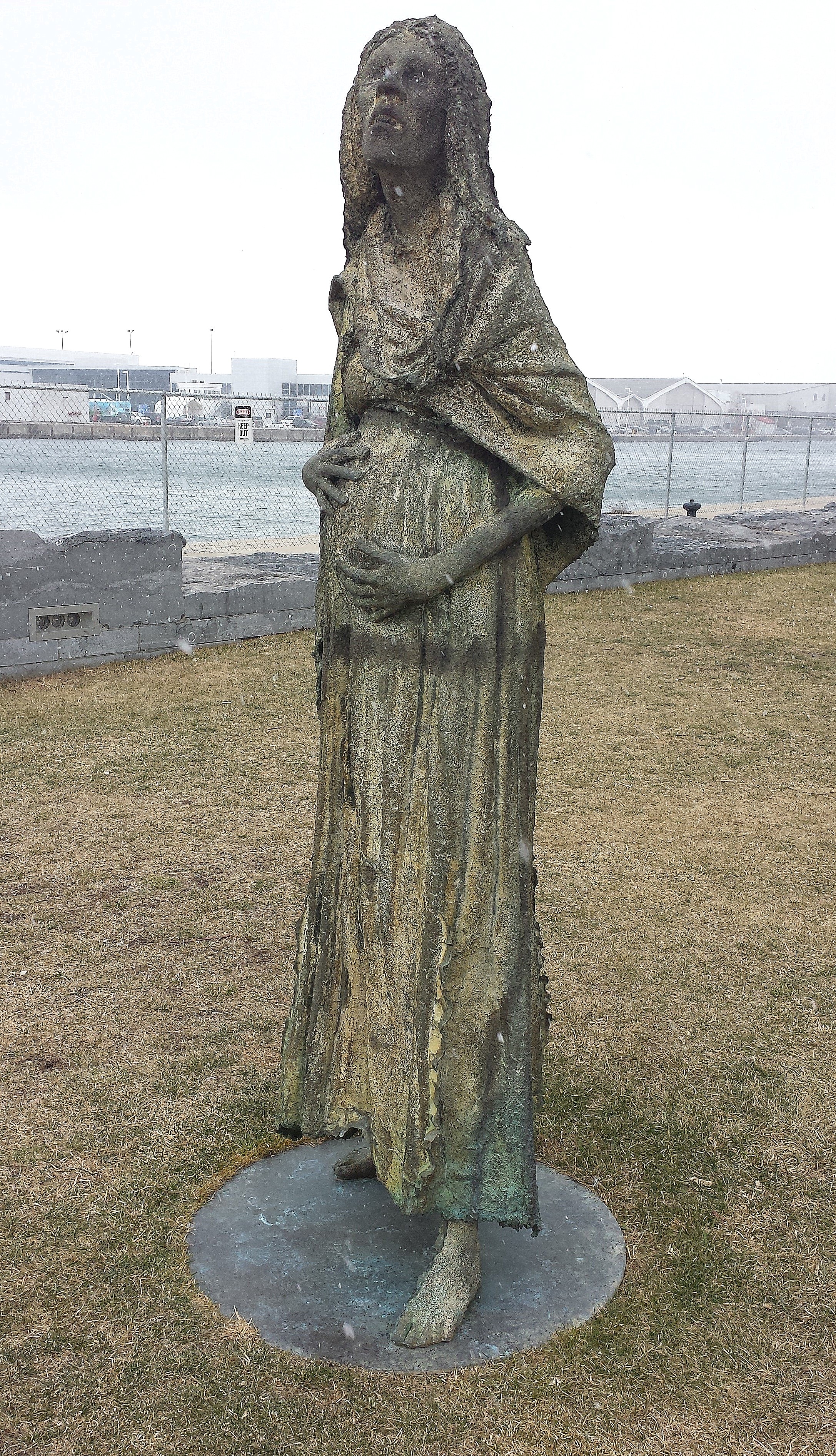 Statue in Ireland Park