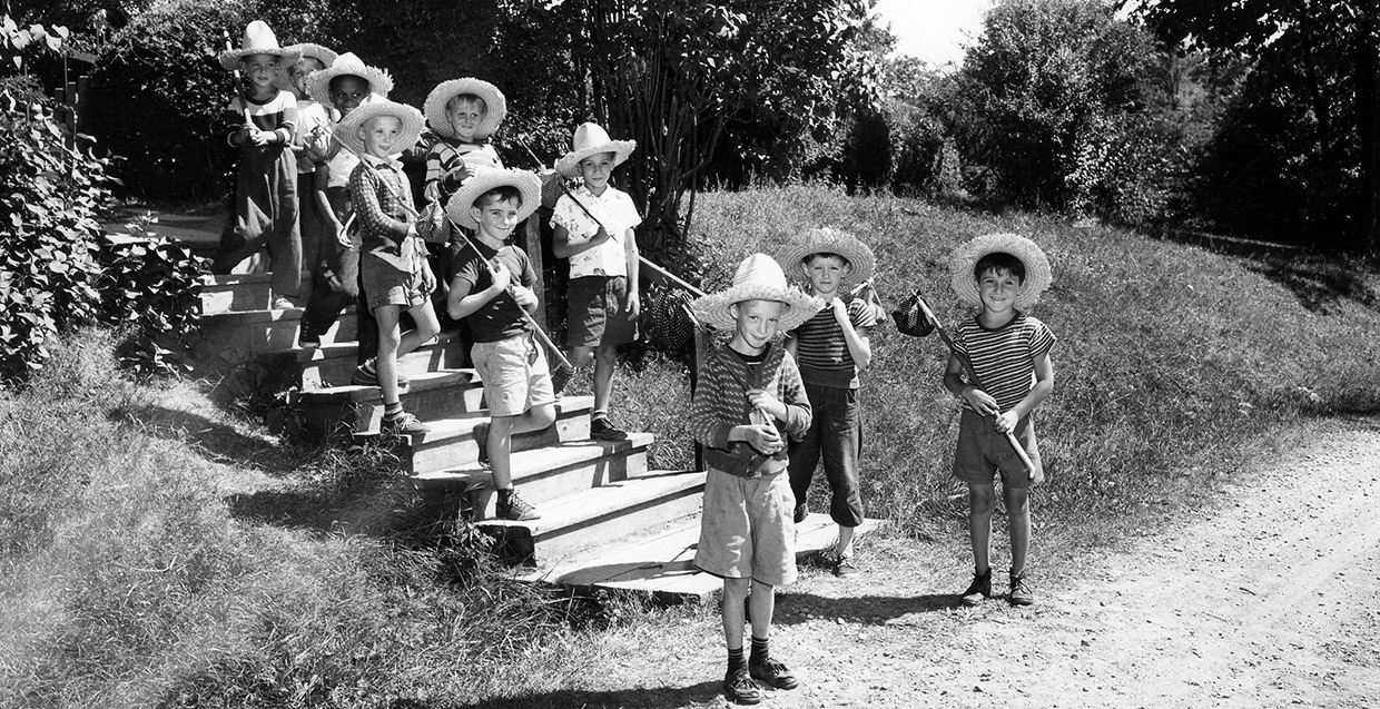 Bolton Camp 1930, kids on steps