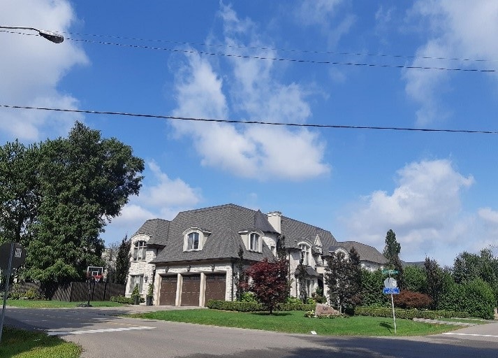 large single-detached home in Thornhill